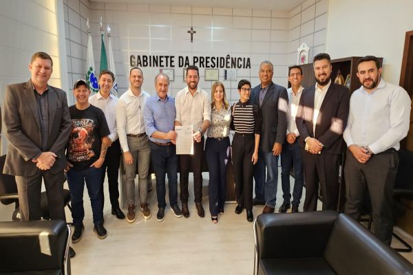 Imagem referente a notícia: Renato Silva pede autorização para empréstimo de R$ 50 mi para reformas em escolas
