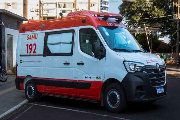 Imagem referente a notícia: Prefeitura de Toledo repassa duas ambulâncias para o Consamu