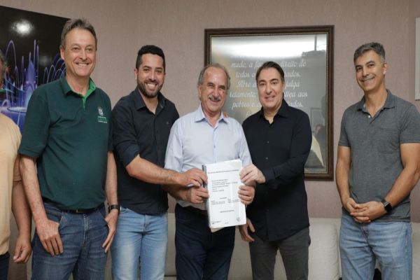 Imagem referente a notícia: Prefeitura viabiliza recursos para 127 quilômetros de asfalto na área rural de Cascavel