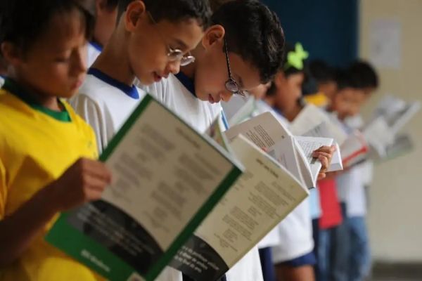 Imagem referente a notícia: Aprovado programa para incentivar o hábito da leitura nas escolas públicas de Cascavel