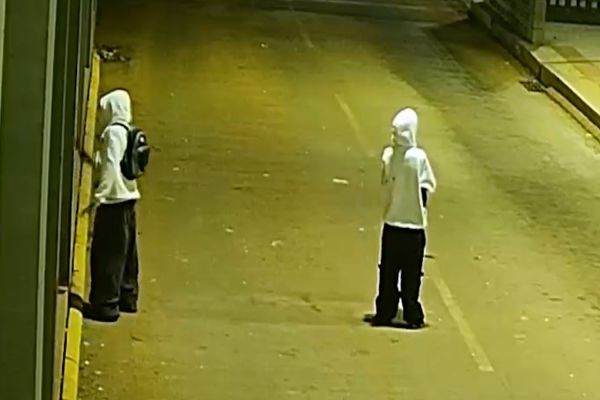 Vandalismo no Terminal Nordeste em Cascavel é flagrado por câmeras de segurança