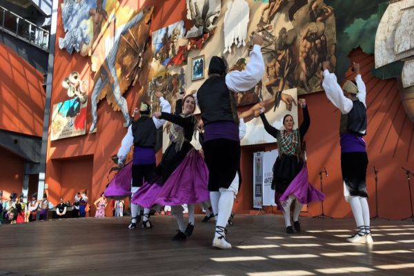 Atrações do frio: arraiás, festas da tainha e do feijão e tradições regionais movimentam o turismo