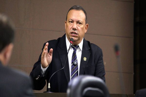Imagem referente a notícia: “Que porcaria de paciência é essa?”: Vereador critica atuação da Copel após apagão na zona rural