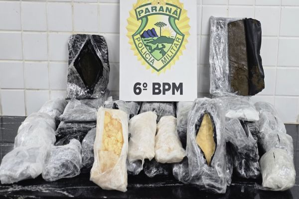 Imagem referente a notícia: Veículo é abandonado com 28 kg de haxixe em plantação no interior do Paraná