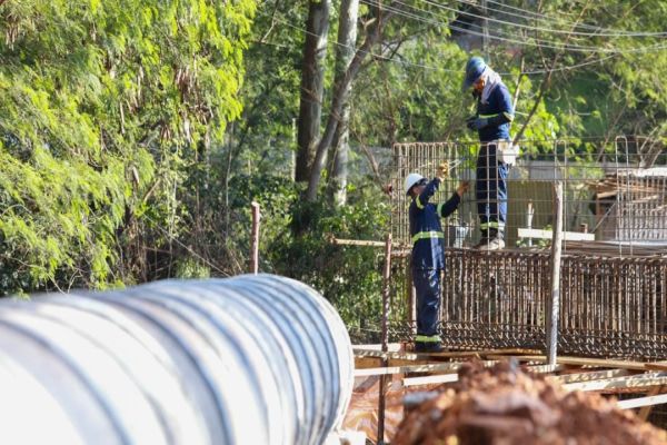 Imagem referente a notícia: Obra da nova ponte do XIV de Novembro alcança 40% de execução e entra em fase decisiva