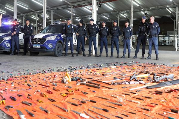 Imagem referente a notícia: Operação Blindagem faz mais de 6 mil abordagens, retira mais de 1,3 mil objetos perfurantes das ruas e recupera 44 veículos