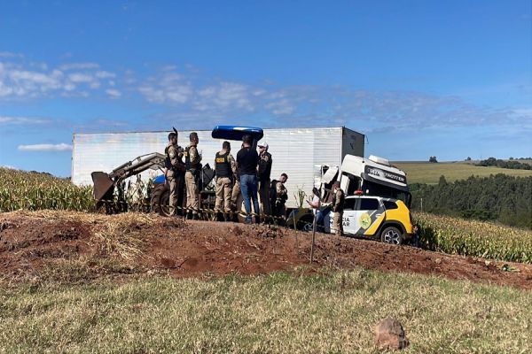 Imagem referente a notícia: Polícia desmantela esquema de contrabando em Santa Tereza e leva dois à PF em Cascavel