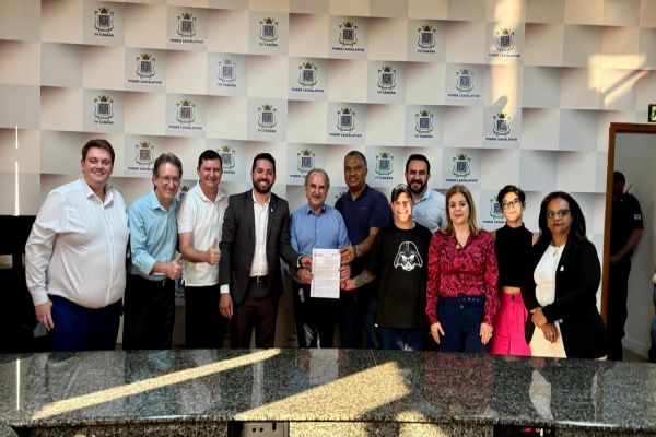 Prefeitura manda projeto com revisão dos servidores e piso dos professores