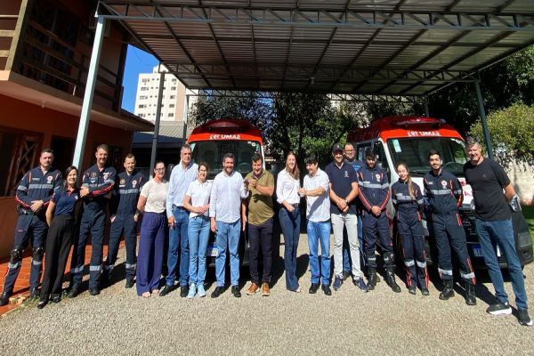 Imagem referente a notícia: Prefeitura de Santa Helena realiza repasse de duas ambulâncias ao Consamu