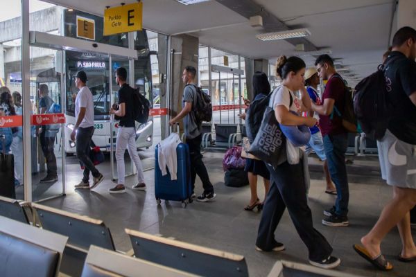 Serviços do Paraná crescem acima da média nacional e puxam alta do setor no Brasil