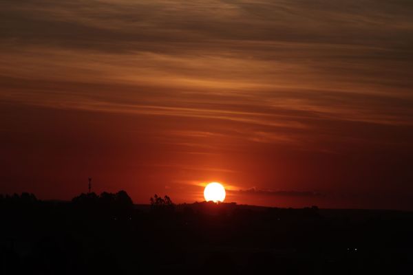 Umidade relativa do ar fica abaixo de 40% no Paraná nos próximos dias, alerta Simepar