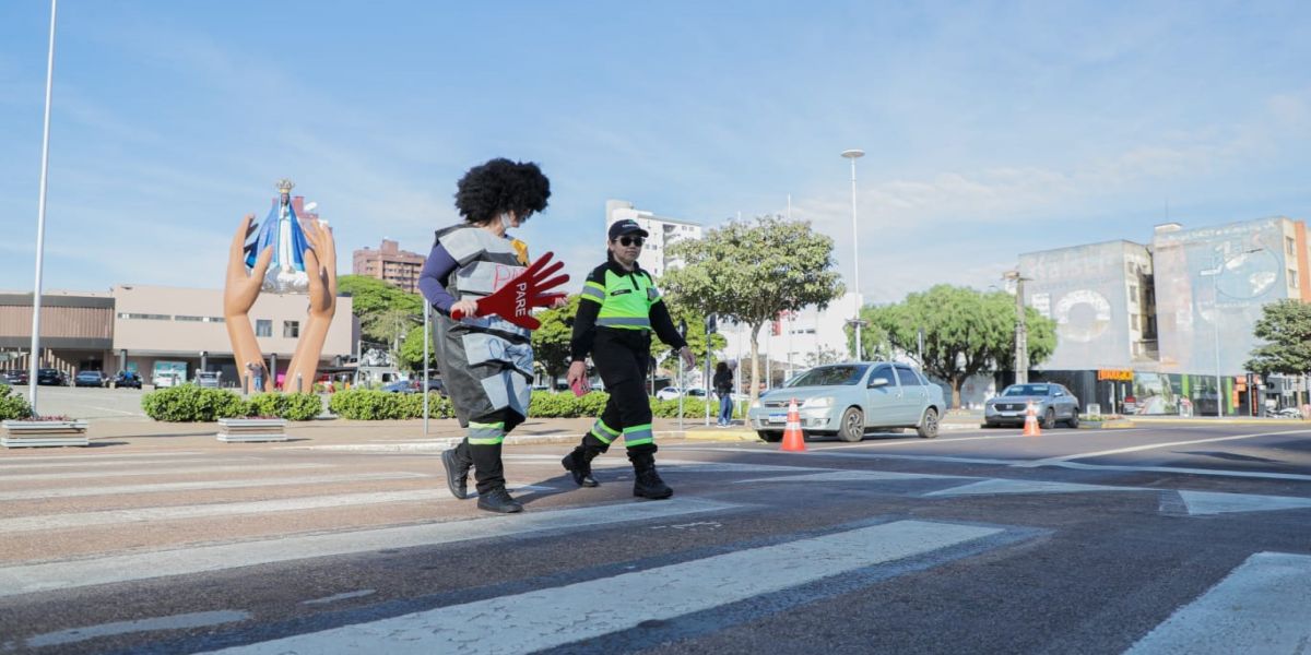 Com ação "Pé na Faixa", Transitar orienta pedestres sobre a travessia segura em Cascavel