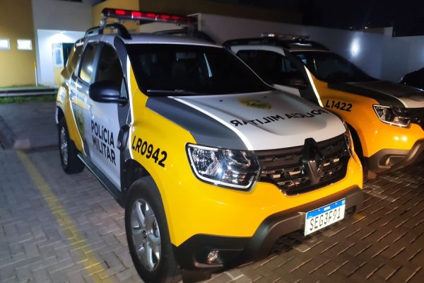 Imagem referente a notícia: Assalto com reféns em residência termina com veículos e celular recuperados pela Polícia Militar em Cascavel