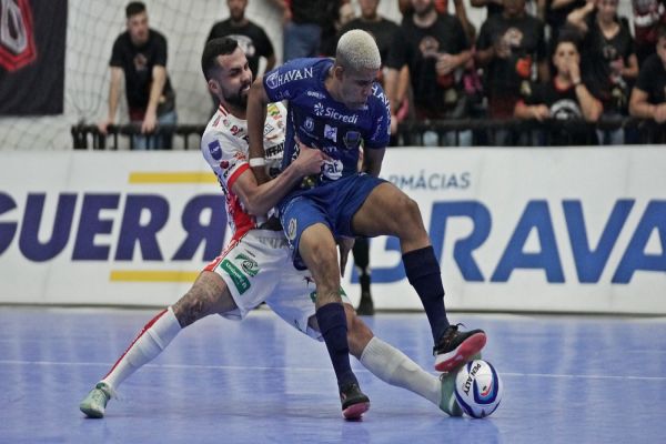 Cascavel Futsal e Pato empatam em clássico emocionante pelo Campeonato Paranaense