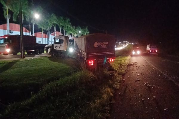 Imagem referente a notícia: PRF prende caminhoneiro bêbado que invadiu faixa contrária e provocou colisão fatal na BR-277