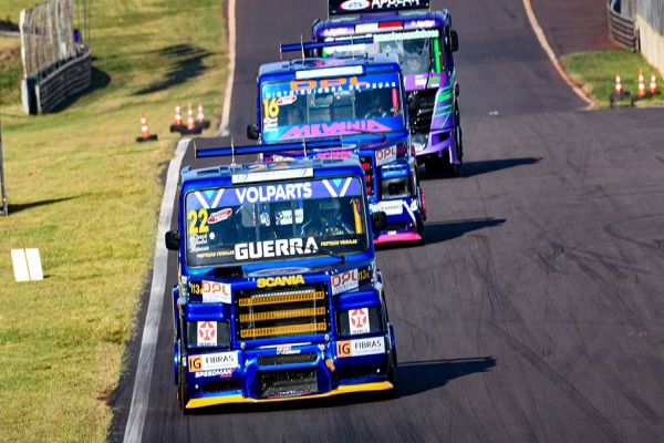 Imagem referente a notícia: Fórmula Truck tem vitória de Rampon na categoria F-Truck e Duda Conci segue líder