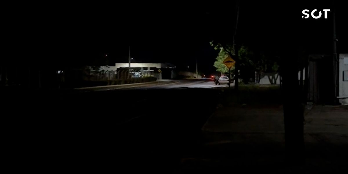 Escuridão toma conta da Rua da Lapa e aumenta o medo dos moradores do Jardim Maria Luiza