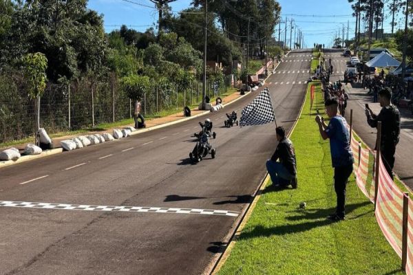 Imagem referente a notícia: Velocidade e adrenalina marcam Sul Brasileiro de Rolimã e Trikes em Toledo