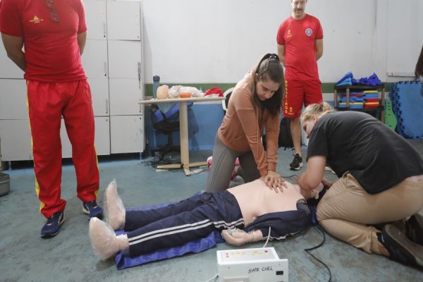 Imagem referente a notícia: Curso de primeiros socorros nas piscinas de Cascavel pode ser a diferença entre a vida e a morte