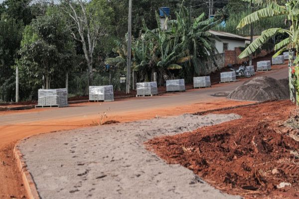Imagem referente a notícia: Obras de pavimentação no Lago Azul têm entrega prevista para junho