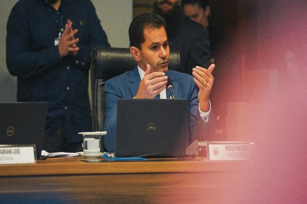 Imagem referente a notícia: Heróis Reconhecidos: CCJ aprova meia-entrada para profissionais da segurança pública e doadores de órgãos