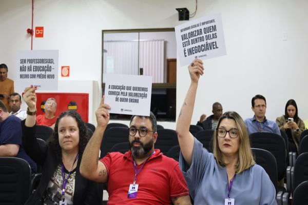 Imagem referente a notícia: Magistério recebe reajuste de 6,27%, mas ainda tem 22,36% a receber por direito