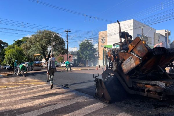 Imagem referente a notícia: Avenida Rio Grande do Sul de Corbélia recebe pavimentação asfáltica sem custos para o município
