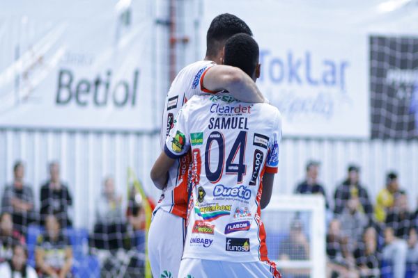 Cascavel Futsal atropela o Mariópolis fora de casa e encosta na liderança do Paranaense