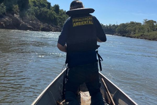 Pesca predatória: IAT multa e recolhe equipamentos irregulares no Oeste e Noroeste