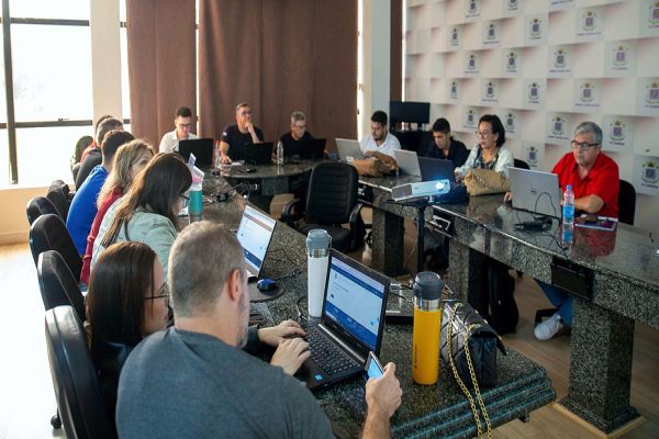 Servidores de 9 cidades de 3 estados aprendem sobre sistema de processo legislativo