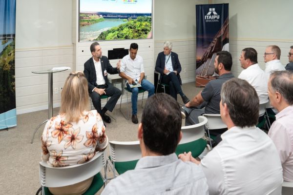 Imagem referente a notícia: Diretores da Itaipu recebem prefeitos dos municípios lindeiros