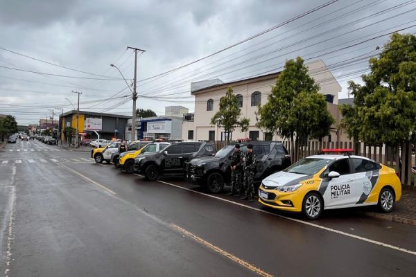 Imagem referente a notícia: Polícia nas ruas! Megaoperação da Polícia Militar é realizada em diversos bairros de Cascavel
