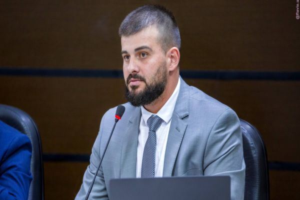 Imagem referente a notícia: Projeto de Fão do Bolsonaro prevê multa por desrespeito a símbolos religiosos