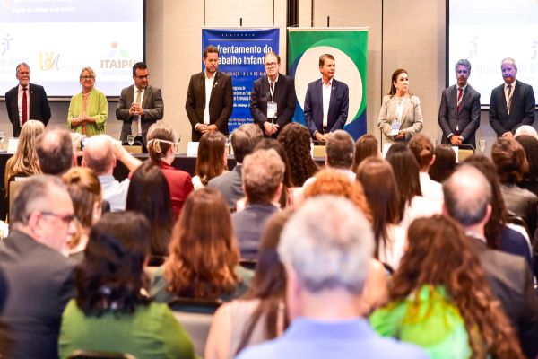 Meta de erradicação do trabalho infantil permanece distante, mas houve avanços, concluem especialistas