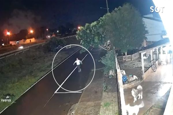 Imagem referente a notícia: Desespero: Menino corre e grita por socorro após abordagem de ciclista na marginal da PRC-467 em Cascavel