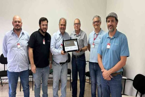 Imagem referente a notícia: DSM faz homenagem à Coopavel por esforço em reduzir a emissão de CO2