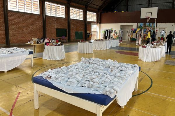 Bazar da Carmen Steffens nesta sexta e sábado na APAE de Cascavel