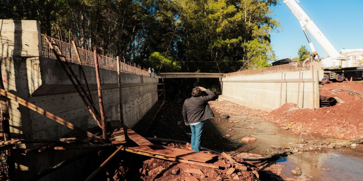 Nova Ponte do XIV de Novembro avança com içamento das vigas e já está 50% pronta em prol dos cascavelenses