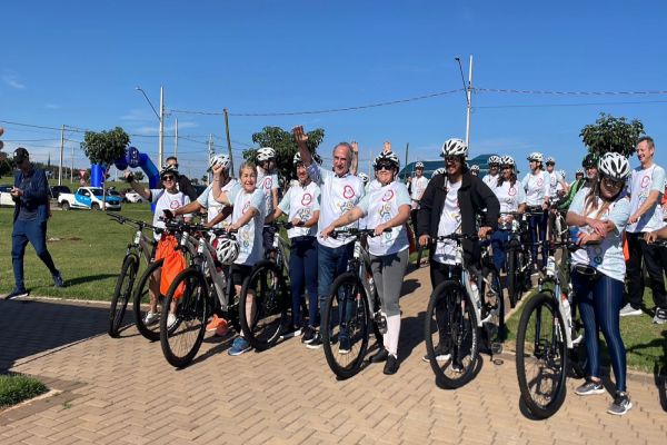 Imagem referente a notícia: Programa Pedalar: Prefeitura entrega bicicletas e coloca servidores para Pedalar em Cascavel