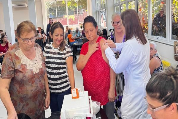 Vacinação contra a Gripe é levada ao comércio local e secretarias municipais em Corbélia