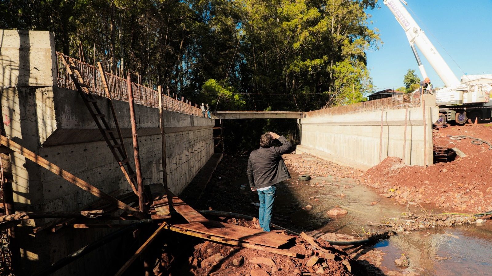 Nova Ponte do XIV de Novembro avança com içamento das vigas e já está 50% pronta em prol dos cascavelenses
