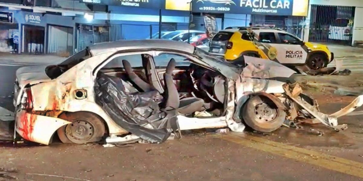 Carro capota após bater em muro e mulher morre no Bairro Periolo, em Cascavel