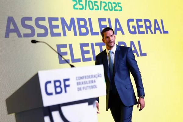 Imagem referente a notícia: Candidato único, Samir Xaud é eleito presidente da CBF