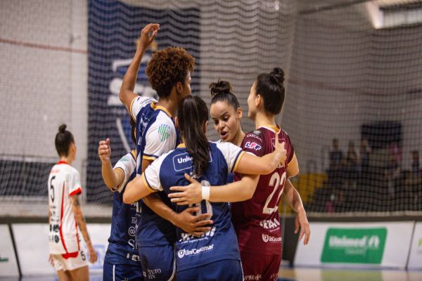 Imagem referente a notícia: Stein Cascavel goleia ADTB e segue firme na liderança do Paranaense de Futsal