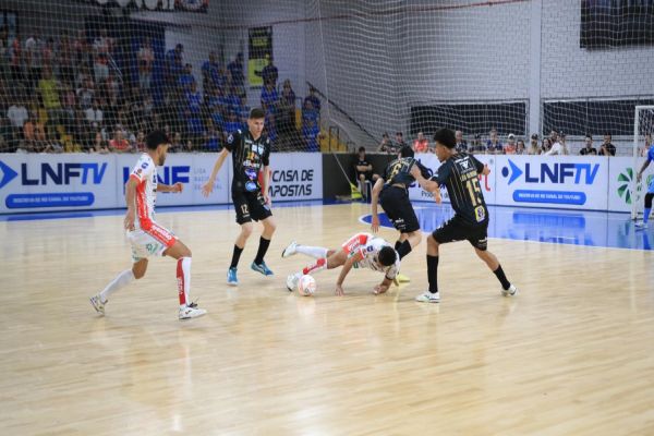 Cascavel Futsal vence Vélez-RS em jogo emocionante e sobe na tabela da LNF