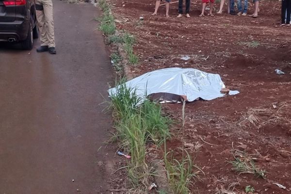 Imagem referente a notícia: Homem de 38 anos é morto a facada por "amigo" em Santa Tereza do Oeste