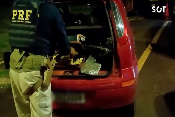 Imagem referente a notícia: Fim de semana movimentado: PRF apreende drogas, cigarros e recupera veículos em Céu Azul