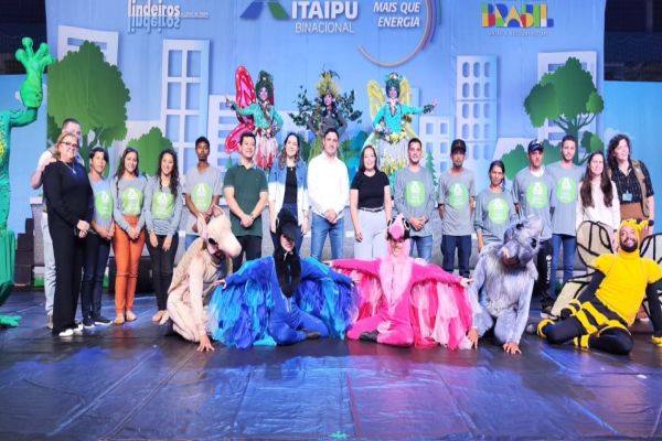 Espetáculo “Juliana e Romão”: Teatro encanta Catanduvas e transforma consciência ambiental em emoção no palco