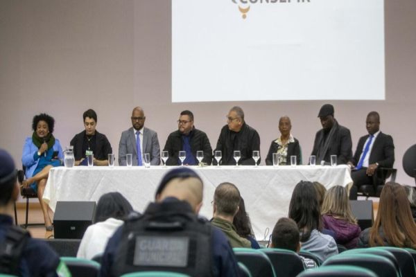 Imagem referente a notícia: Toledo sedia 1º Encontro dos Municípios Antirracistas do Oeste do Paraná