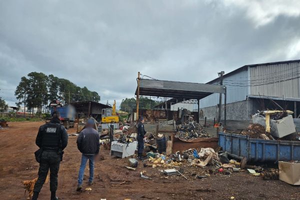 Imagem referente a notícia: Operação Elo Forte 2 fiscaliza ferros-velhos para combater furto e receptação de fios de cobre em Cascavel